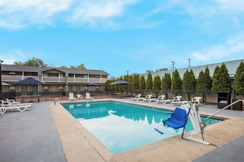 quality inn and suites big rapids near university