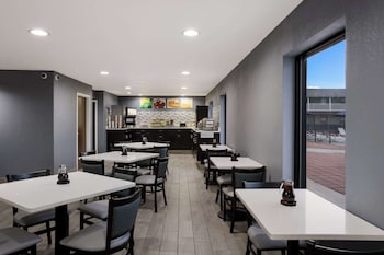 quality inn and suites big rapids near university