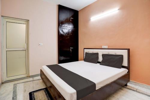 Hotel O Tilak Hotel 24 Sector 27 Near By Vinayak Hospital Gali No-6,,2 star