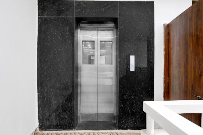 hotel o varanasi trade center formerly vairaghi villa