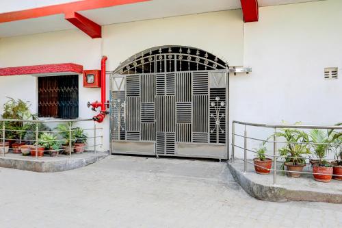 hotel o varanasi trade center formerly vairaghi villa