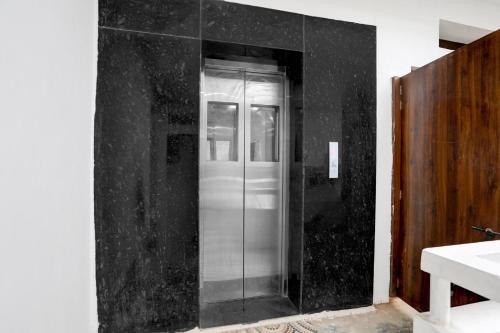 hotel o varanasi trade center formerly vairaghi villa