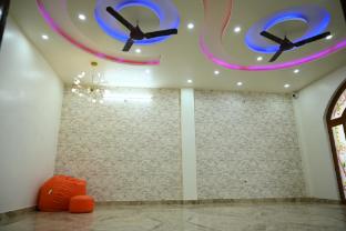 The Hobohomes,,3 star