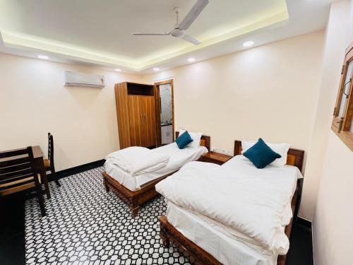 hotel green galaxy green park south delhi
