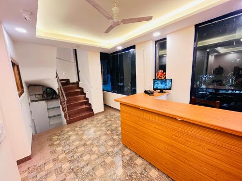 hotel green galaxy green park south delhi