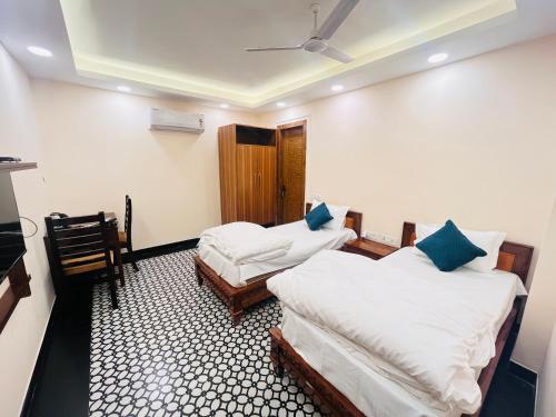 hotel green galaxy green park south delhi