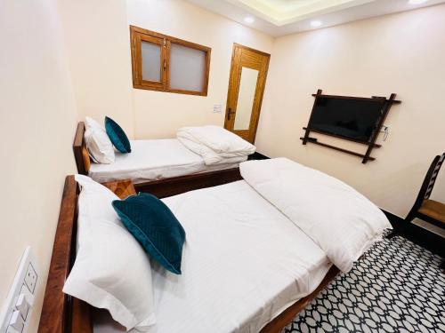 hotel green galaxy green park south delhi