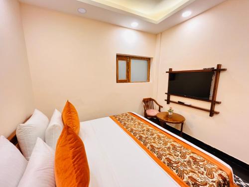 hotel green galaxy green park south delhi