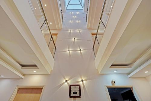 madstays hotels medicity near medanta hospital