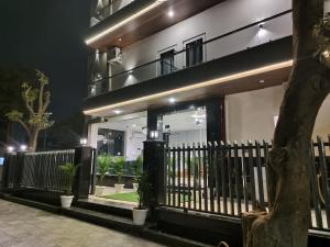 kds emerald suites