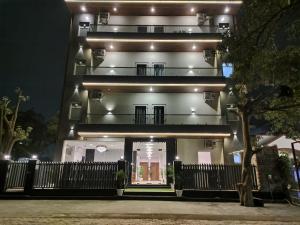 kds emerald suites