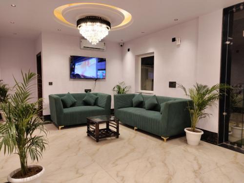 kds emerald suites