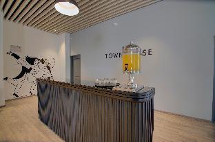 collection o near kohat enclave metro station