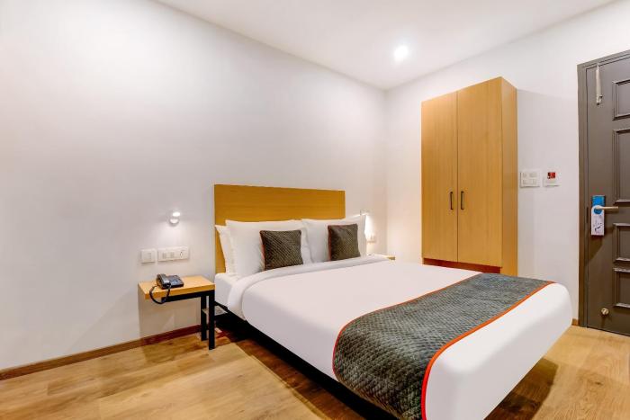 collection o near kohat enclave metro station