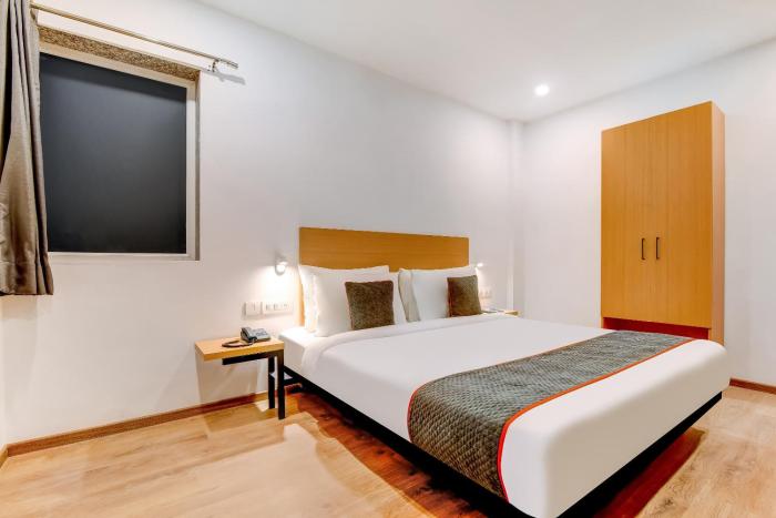 collection o near kohat enclave metro station