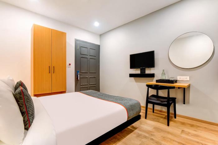 collection o near kohat enclave metro station