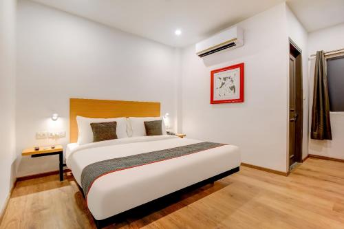 collection o near kohat enclave metro station