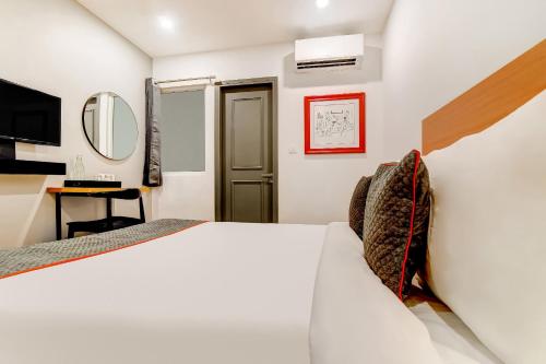 collection o near kohat enclave metro station