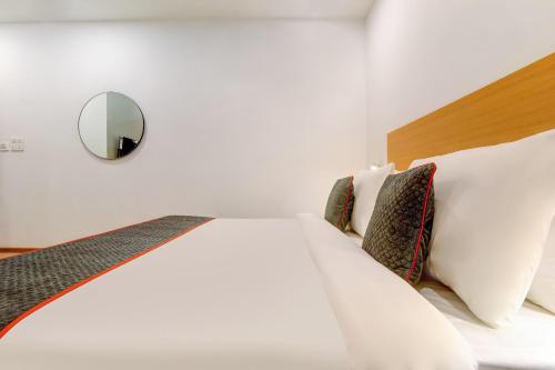 collection o near kohat enclave metro station