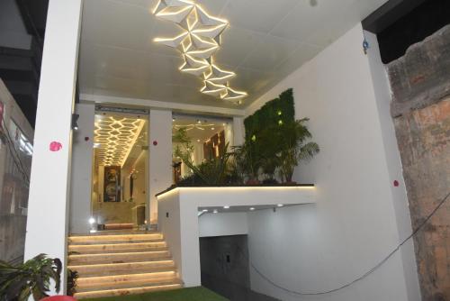 hotel lawang signage