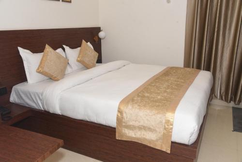 hotel lawang signage