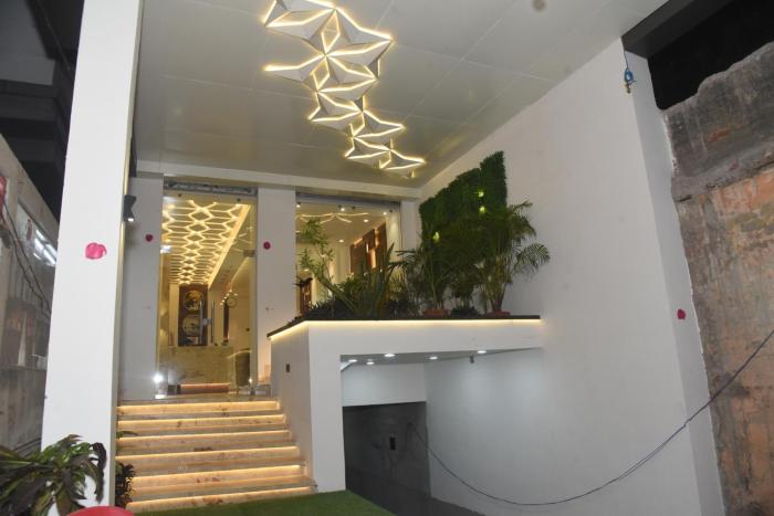 hotel lawang signage