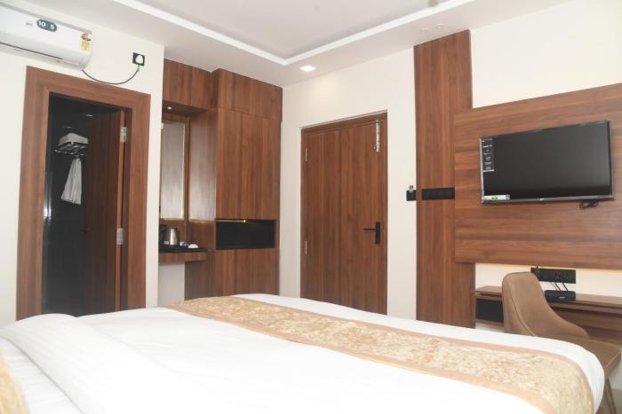 hotel lawang signage