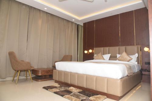 hotel lawang signage