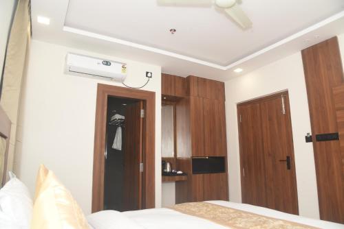 hotel lawang signage