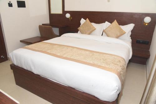 hotel lawang signage