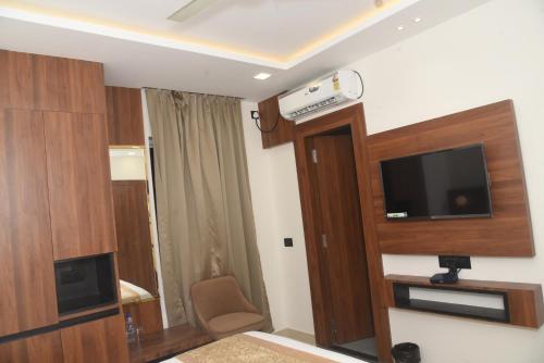 hotel lawang signage