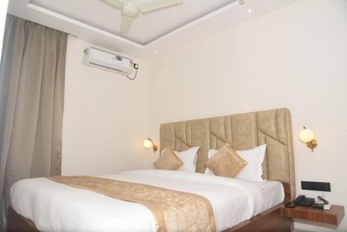 hotel lawang signage