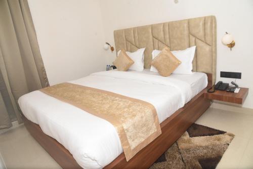 hotel lawang signage