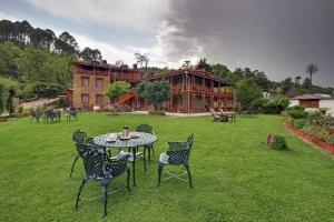 vamoose eco lodge chevron