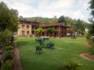 vamoose eco lodge chevron
