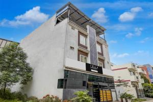 collection o satya sai square formerly hotel crystal inn