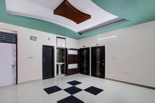 Hotel O Rudra Palace,,3 star