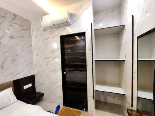 Hotel Comfy Inn,,2 star