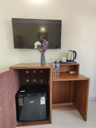 q23 resort candolim beach