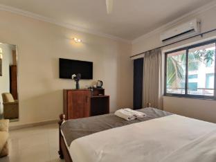 q23 resort candolim beach