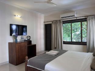 q23 resort candolim beach