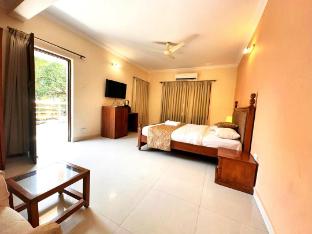 q23 resort candolim beach