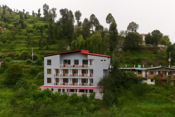 kafal pako resort luxury mountain view stay in mukteshwar