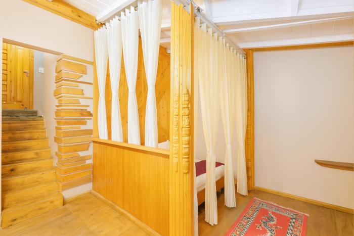 kafal pako resort luxury mountain view stay in mukteshwar