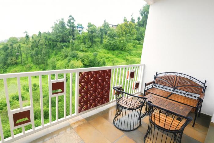 kafal pako resort luxury mountain view stay in mukteshwar