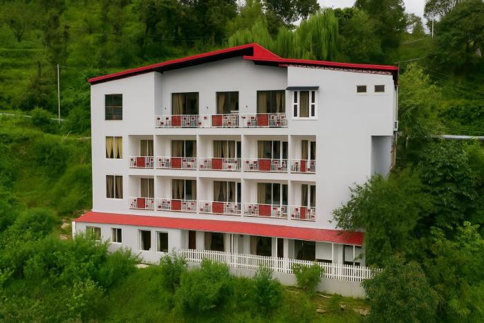 kafal pako resort luxury mountain view stay in mukteshwar