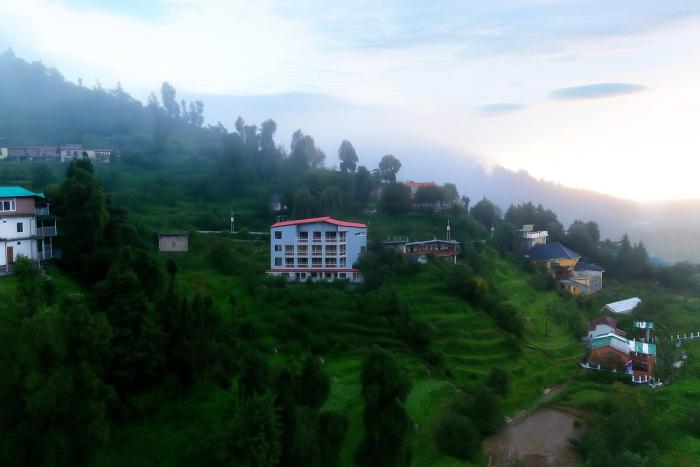 kafal pako resort luxury mountain view stay in mukteshwar