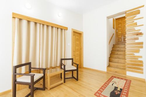 kafal pako resort luxury mountain view stay in mukteshwar