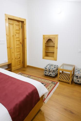 kafal pako resort luxury mountain view stay in mukteshwar