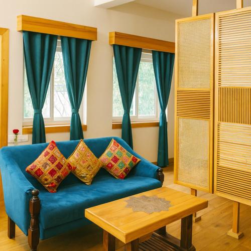kafal pako resort luxury mountain view stay in mukteshwar